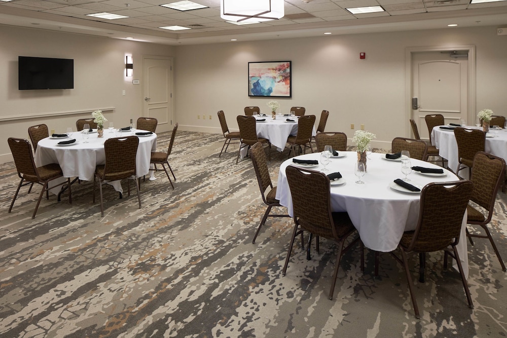 Hilton Garden Inn Evansville - photo 54
