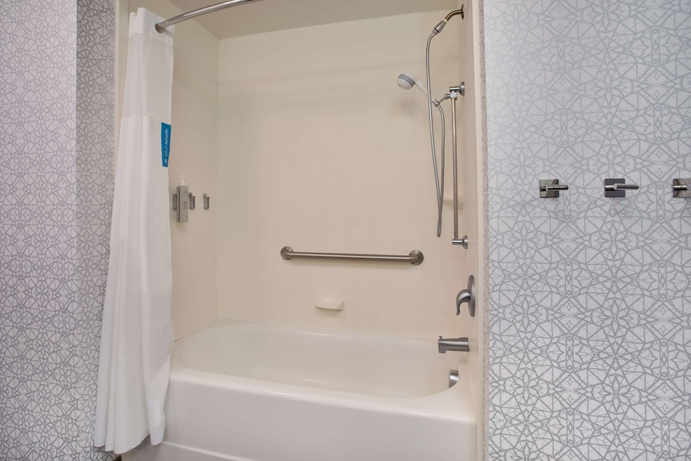 Hampton Inn & Suites Columbia Southeast Ft. Jackson - photo 21