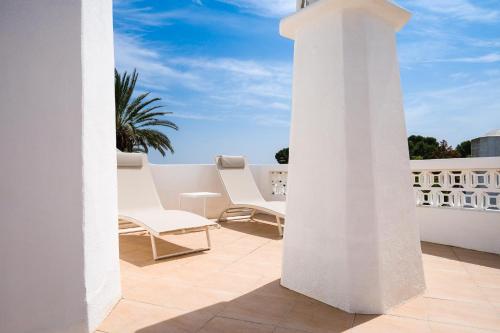 Clifftop Vila Verde 4BR Beachside Pool AC — 4-Star Luxury Hotel in Porches, Portugal