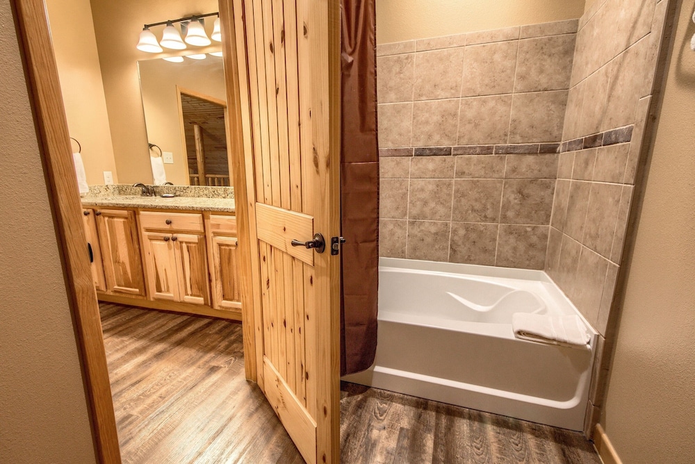 Old Mills Resort OM A5 3 Bedroom Condo by RedAwning - photo 12
