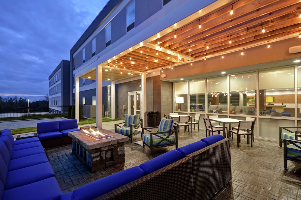 Home2 Suites by Hilton Grand Rapids North - photo 42