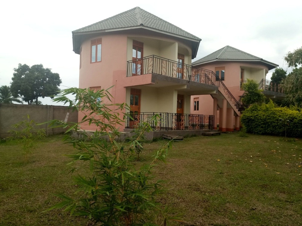 Trax Holiday Cottages in Unknown City, Republic of Uganda