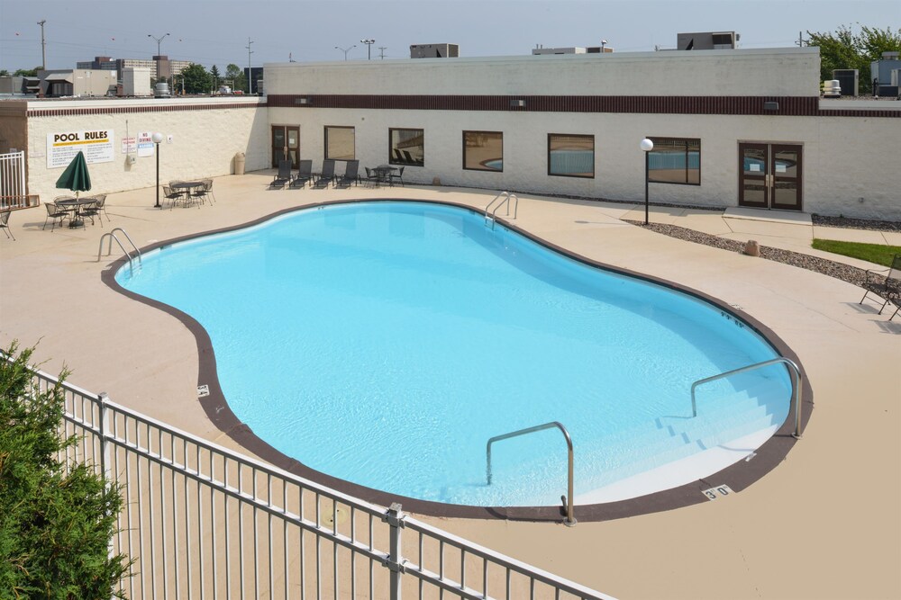 Americas Best Value Inn Campus View - photo 24