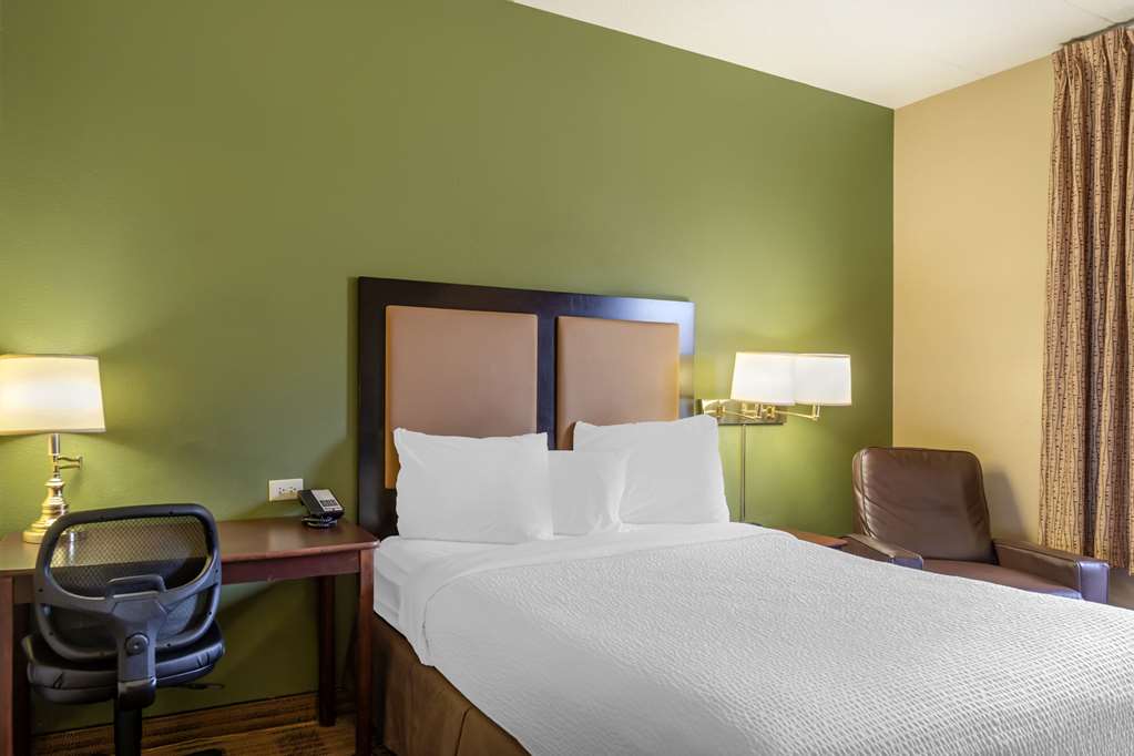MainStay Suites Chicago Hillside - photo 12