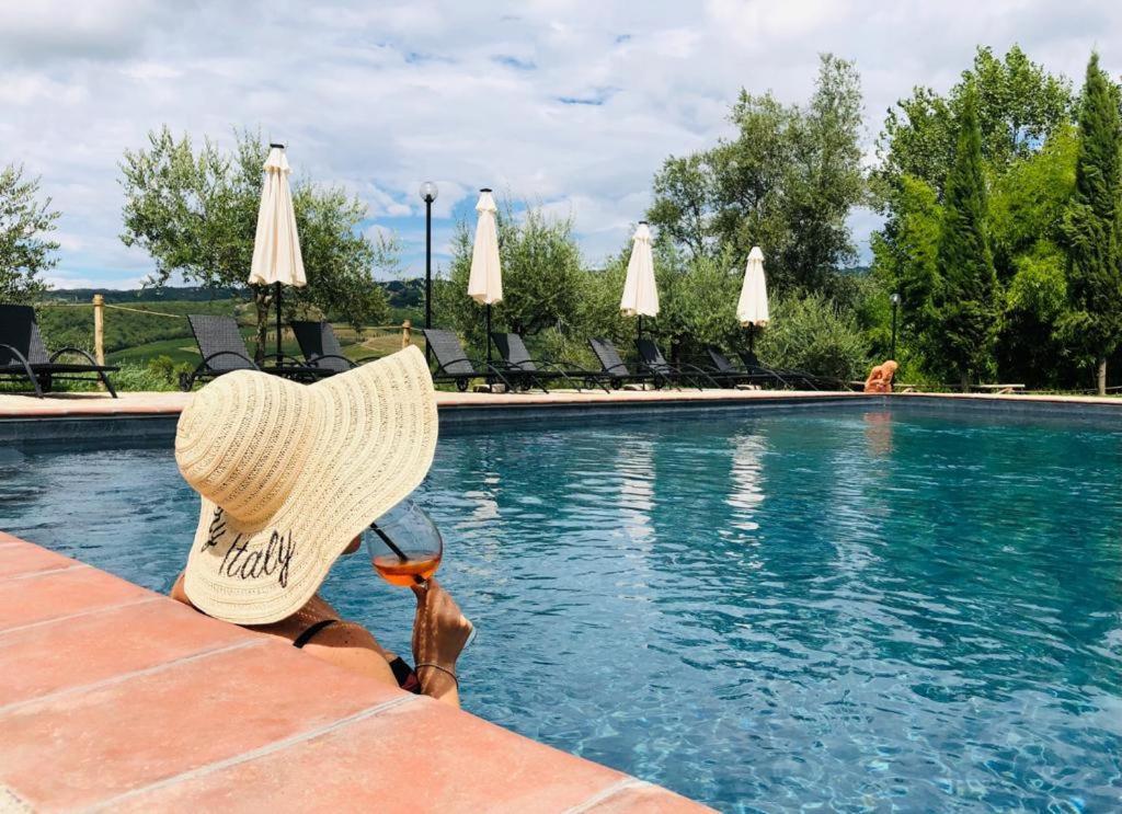 Agriturismo Borgo Il Bonagino — 4-Star Luxury Hotel in Radda In Chianti, Italy