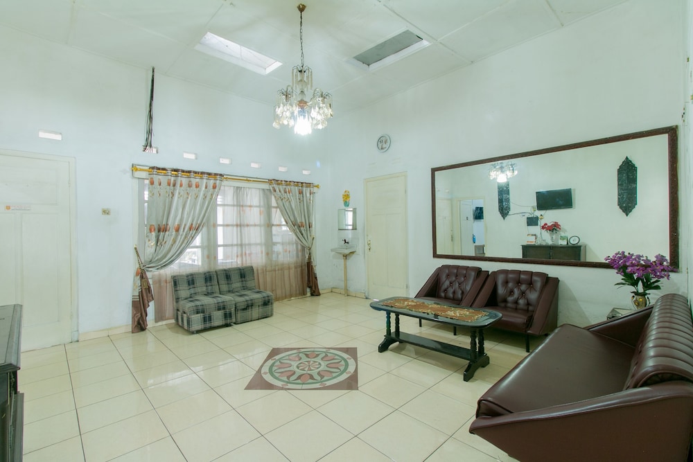 SPOT ON 1707 Hotel Mustika Widyasari in Sukabumi, Indonesia