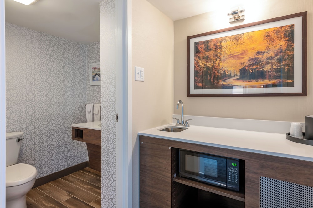 Hampton Inn by Hilton Manchester - photo 30
