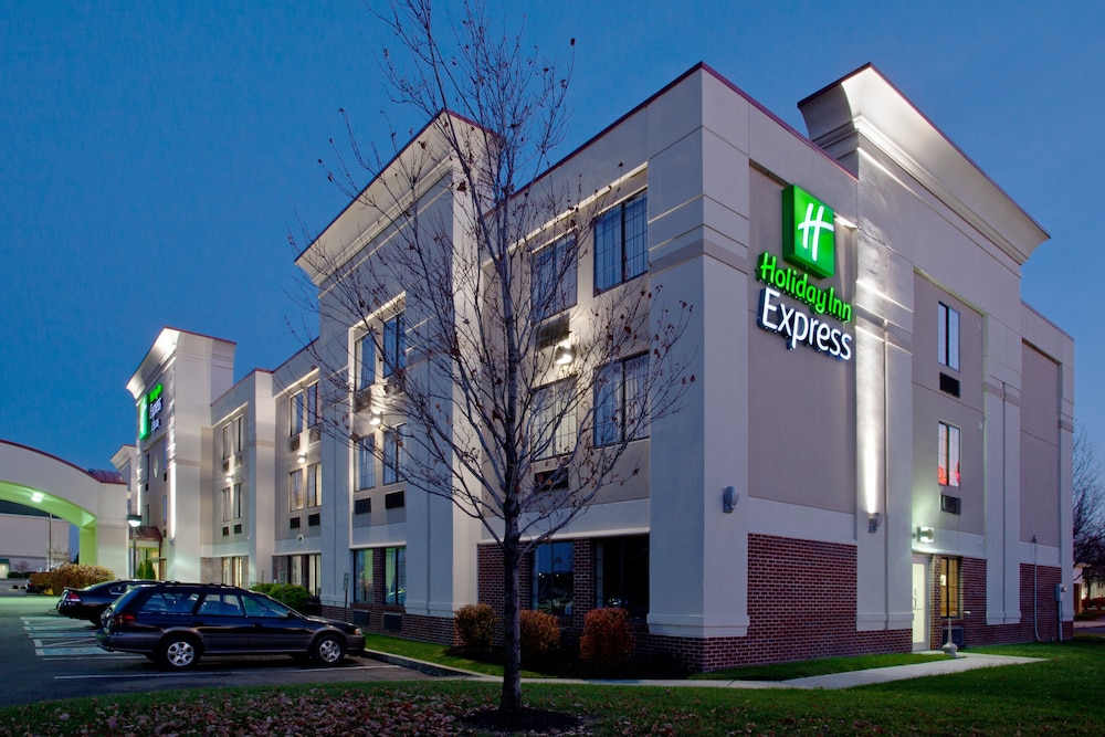 Holiday Inn Express Hotel & Suites Columbus SW Grove City by IHG in Grove, United States