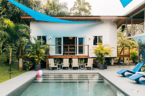 Casa Santosha Pool Casita — 4-Star Luxury Hotel in Bocas Del Toro, Panama