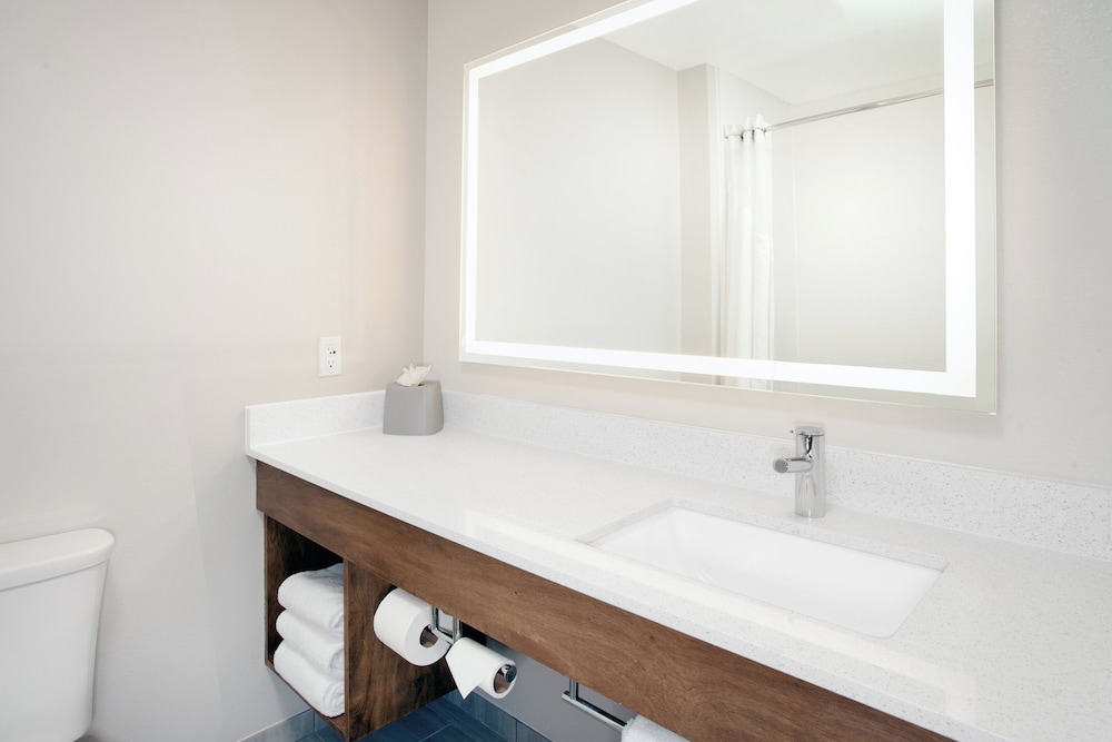 Holiday Inn Express & Suites Port Washington by IHG - photo 31
