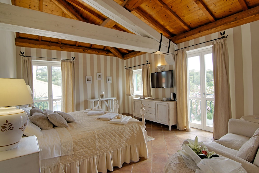 Domus Corallia Luxury Rooms — 4-Star Luxury Hotel in Olbia, Italy