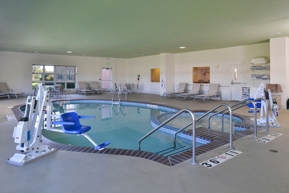 Holiday Inn Express and Suites Stevens Point by IHG - photo 23