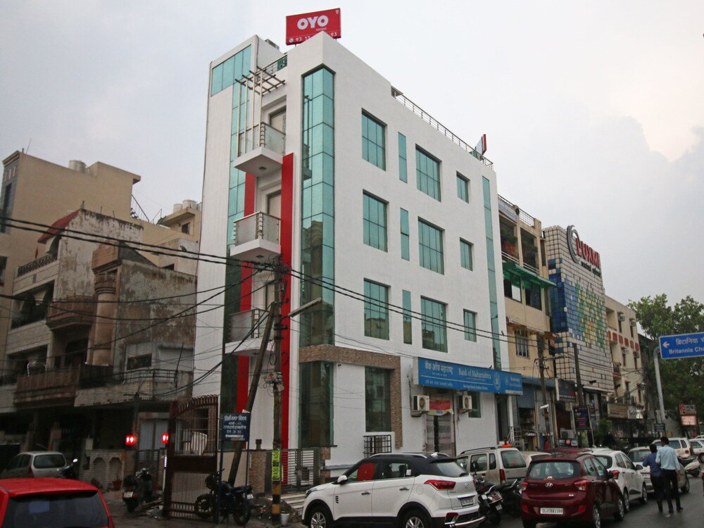 OYO Flagship 555 Pitampura — 4-Star Luxury Hotel in New Delhi, India