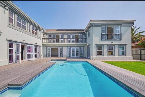 Cape Golf Villa — 4-Star Luxury Hotel in Cape Town, South Africa