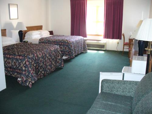 Villager Motel & Glen Manor Estate - photo 11
