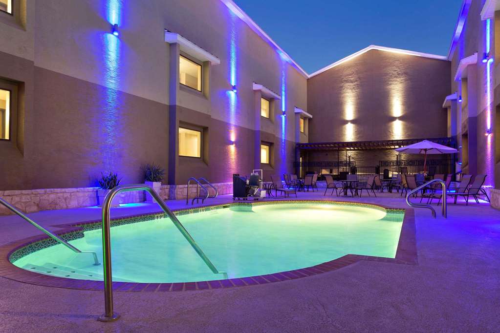 Country Inn & Suites by Radisson San Antonio Lackland AFB SeaWorld Area - photo 11