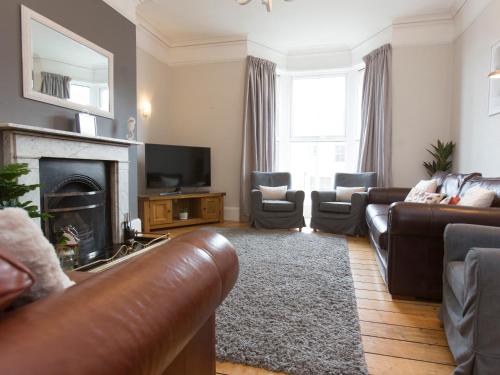 6 Abbey Terrace