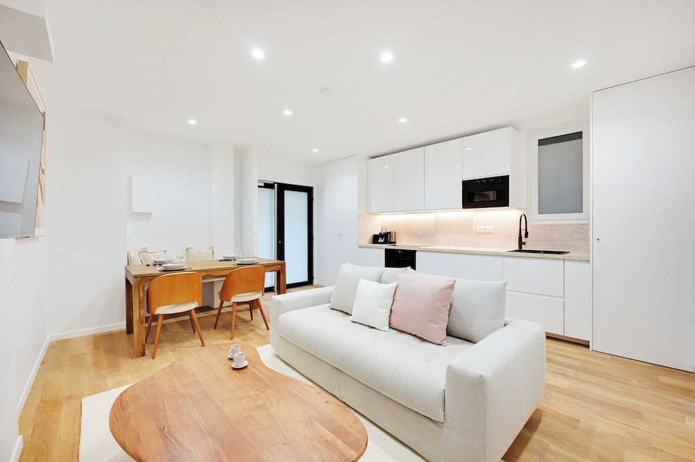 Authentic Apartment 1br 4p Sentier — 4-Star Luxury Hotel in Paris, France