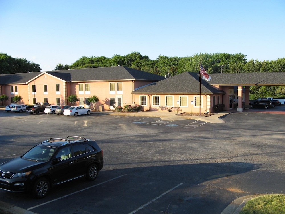 Red Roof Inn & Suites Madison GA - photo 15