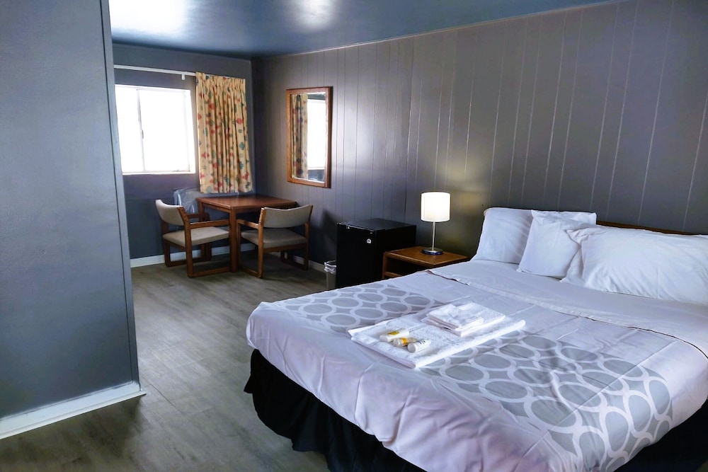 Love Hotels Desert Inn Boysen Canyon - photo 5