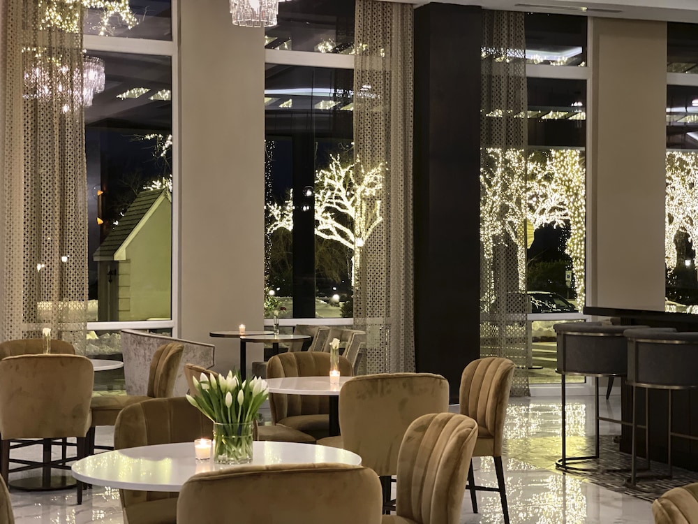 Chateau Grande Hotel - photo 2