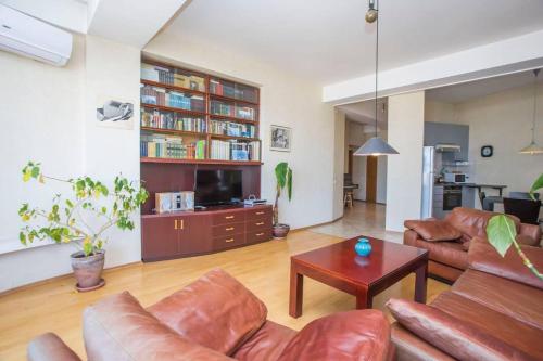 1BR apartment with balcony on Mtatsminda