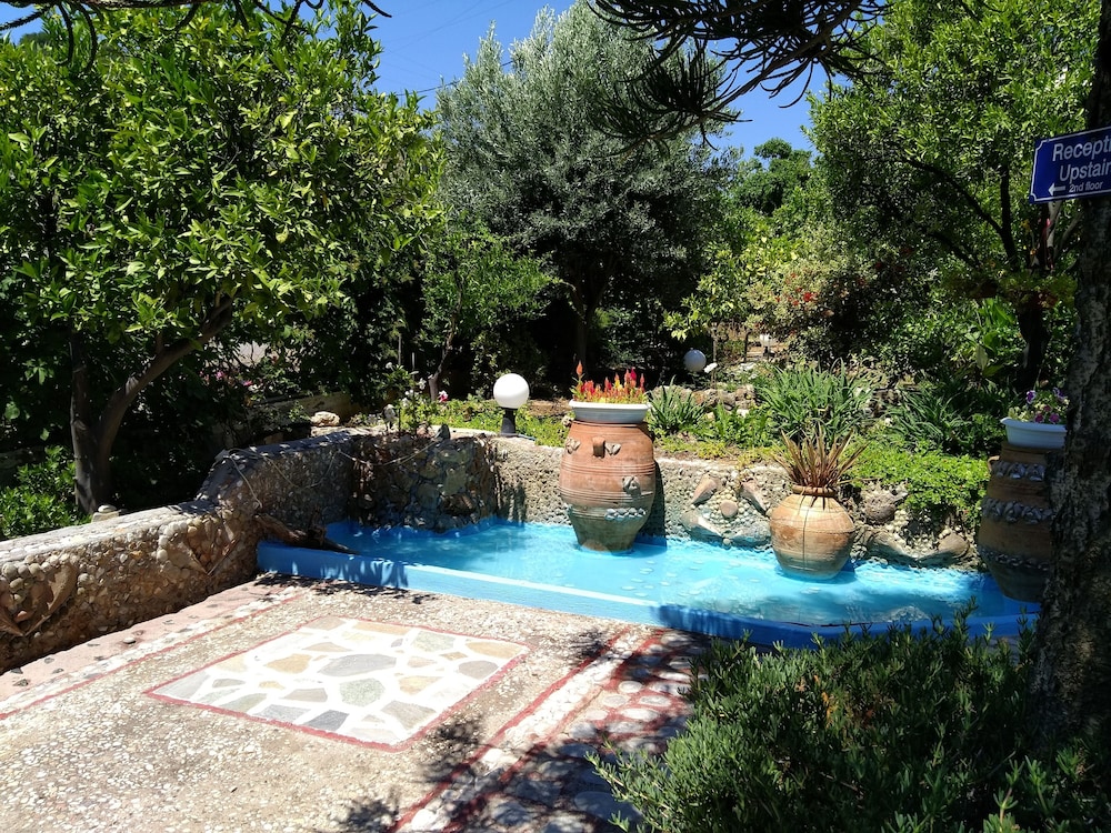 Ideal Place for Family Near the Beach With Garden in Agios Nikolaos, Greece