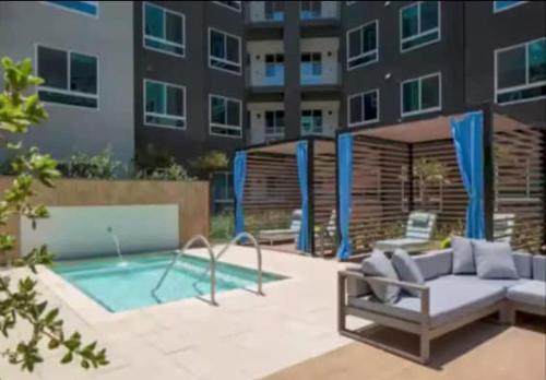 Cozy 2 Bedroom Apartment Near Disneyland and Anaheim Convention Center — 4-Star Luxury Hotel in Orange, United States