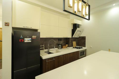Central and Comfy Tbilisi 1BR Apartment by Wehost