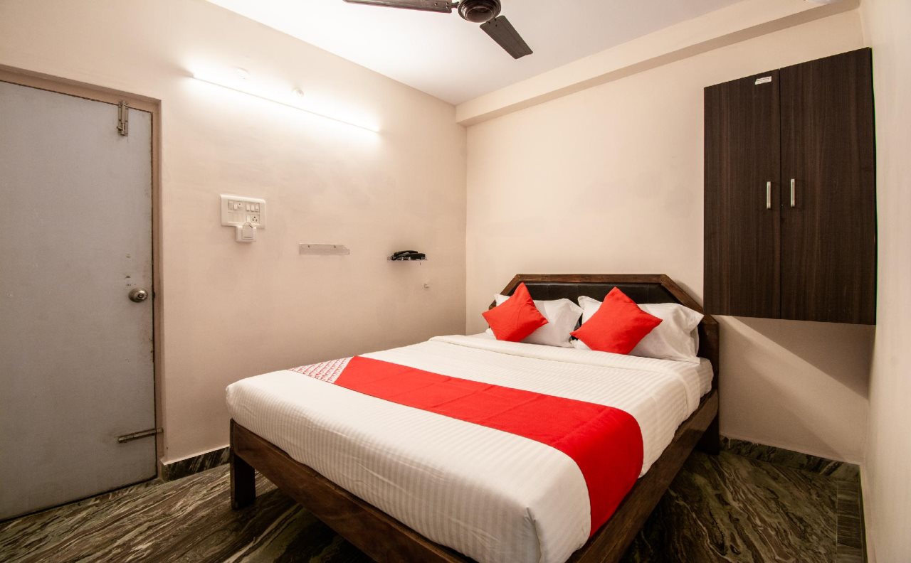 Super Hotel O Adarsh Nagar Near Kavya Hospital in Visakhapatnam, India