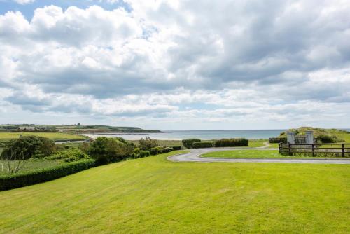 Waterford Villa 5 Bed Sleeps 10 Parking — 4-Star Luxury Hotel in Waterford, Republic of Ireland