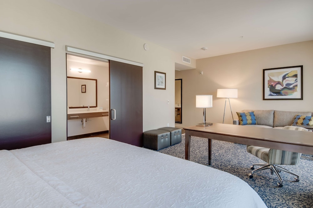 Hampton Inn & Suites Los Angeles Glendale - photo 32