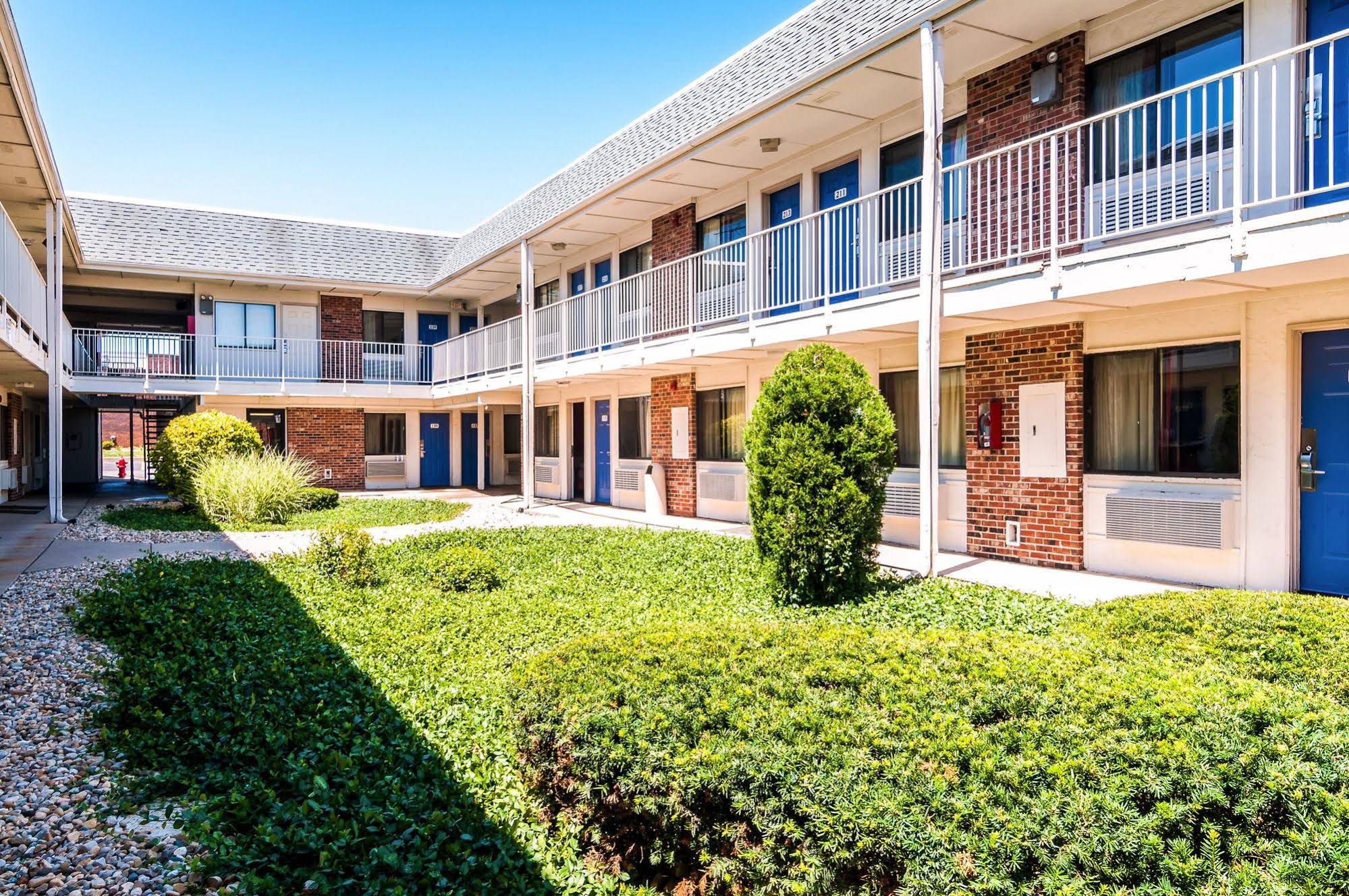 Motel 6 Chicago Elk Grove - photo 30