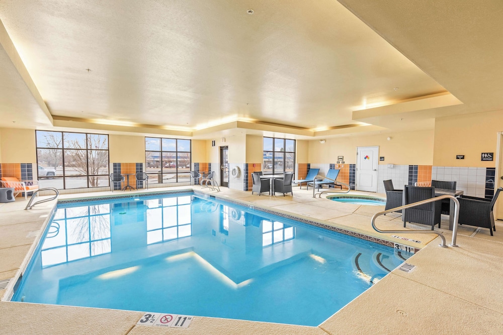 Hampton Inn Denver Northeast Brighton - photo 15