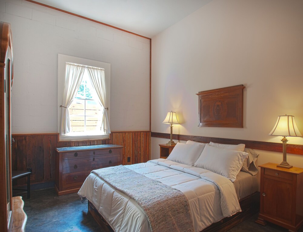 Inn at the Old Jail - photo 10