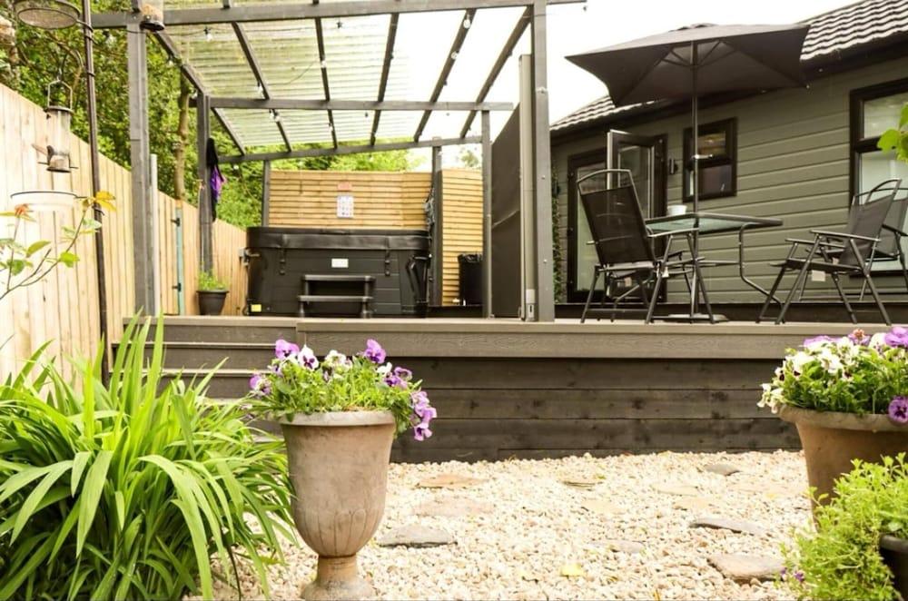 Hottub nature familyfriendly wifi parking — hotel in Limavady