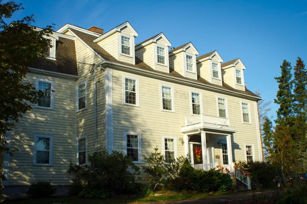 DesBarres Manor Inn — hotel in Port Hawkesbury