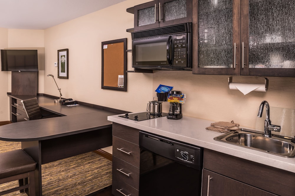 Candlewood Suites Topeka West by IHG - photo 9