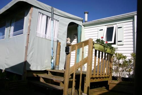 Chez Eponine - carbon neutral hotel in Dannes