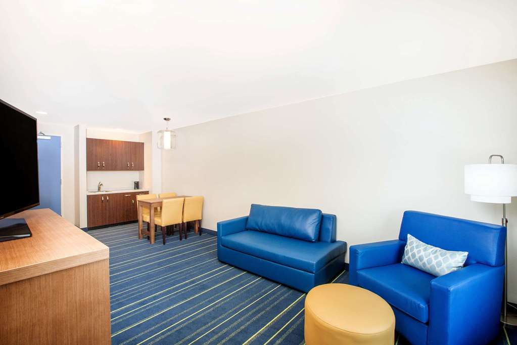 Days Inn & Suites by Wyndham Kearney - photo 12