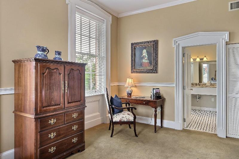 The Presidents Quarters Inn - photo 154