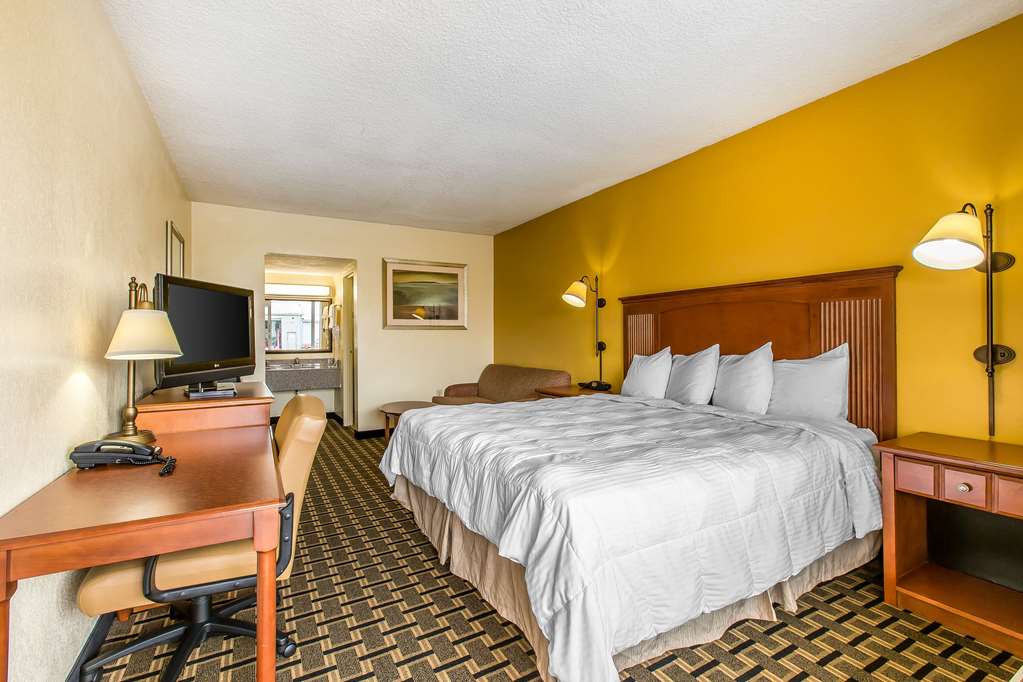 Econo Lodge Byron - photo 8