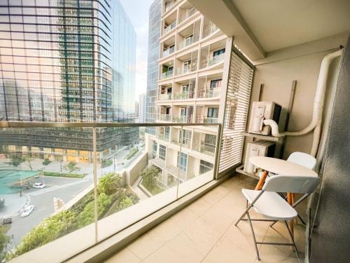 Elegant BGC Condo Across Mitsukoshi Mall #upt27p — 4-Star Luxury Hotel in Manila, Philippines