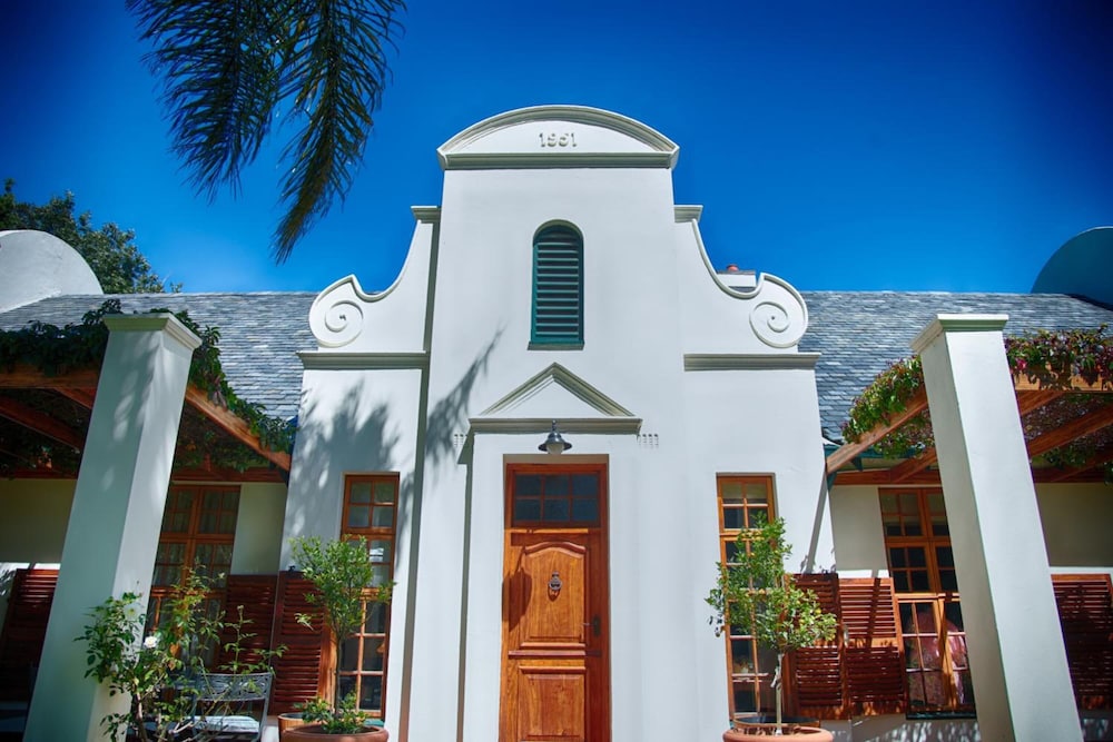 Kleine Constantia — 5-Star Luxury Hotel in Roodepoort, South Africa