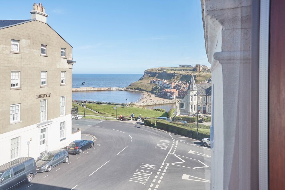 Apartment 4 Khyber Lodge Apartment Whitby — 4-Star Luxury Hotel in Whitby, United Kingdom