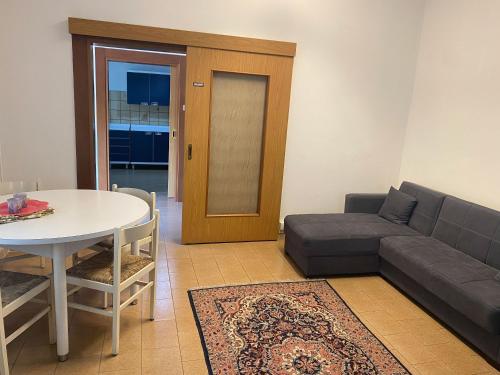 PeschieraView Apartment Ground Floor x4 — 4-Star Luxury Hotel in Peschiera Del Garda, Italy