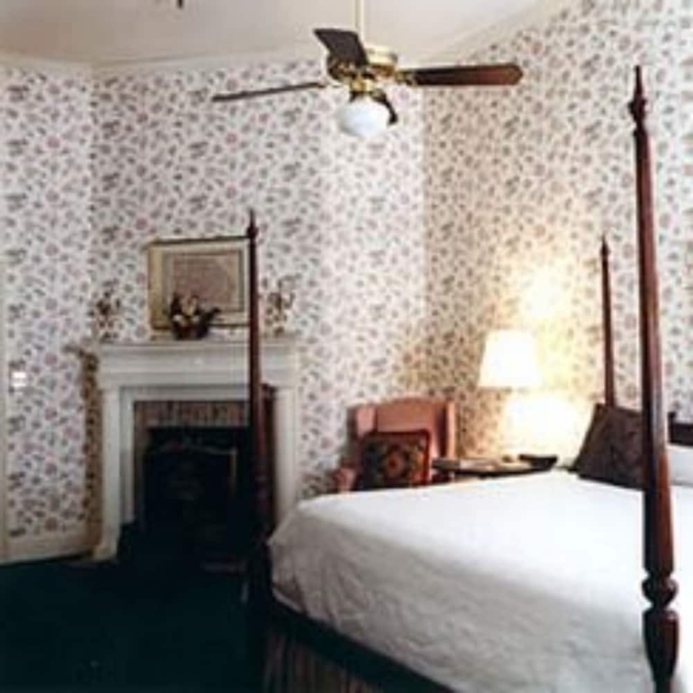 1842 Inn - photo 12