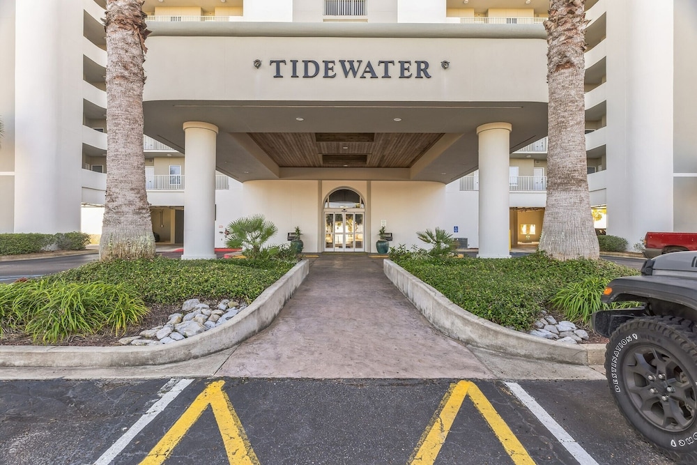 Stunning Oceanfront Condo with Resort Amenities condo - photo 34