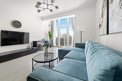 Large 1 BR Duplex With Lake View — 4-Star Luxury Hotel in Dubai, United Arab Emirates
