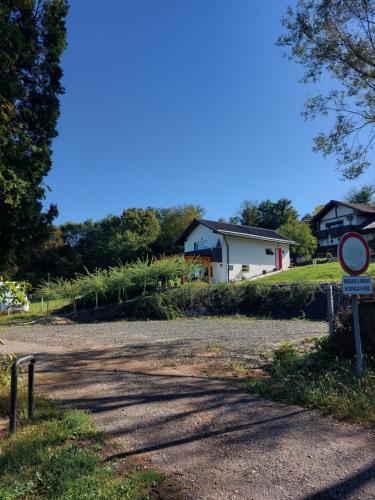 Apartma Ob jezeru — 4-Star Luxury Hotel in Sv. Trojica V Slov. Goricah, Slovenia